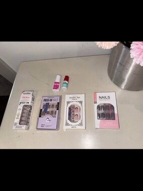 💖 New Assorted Press-On Nail Sets with Pink and Neutral Shades